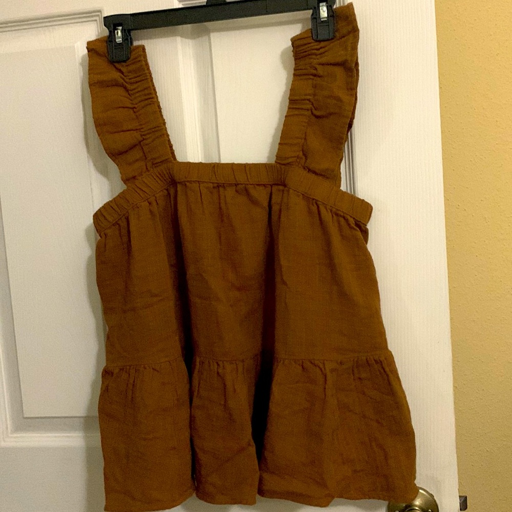 Pretty brown top  didn’t fit me. Brand is SO size medium.